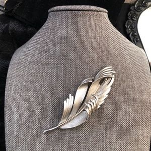 Vintage Crown Trifari silver tone leaf brooch